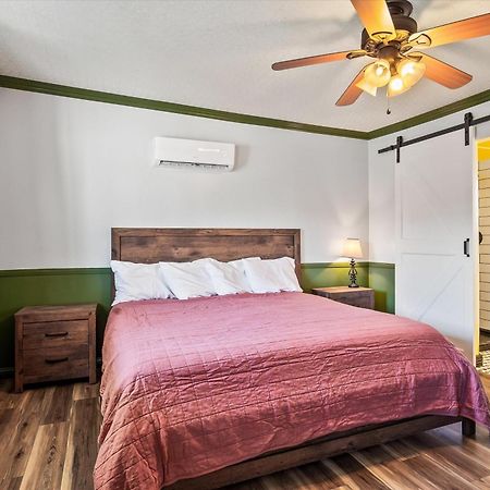 טומבסטון Sagebrush Inn חדר תמונה A bedroom at the hotel