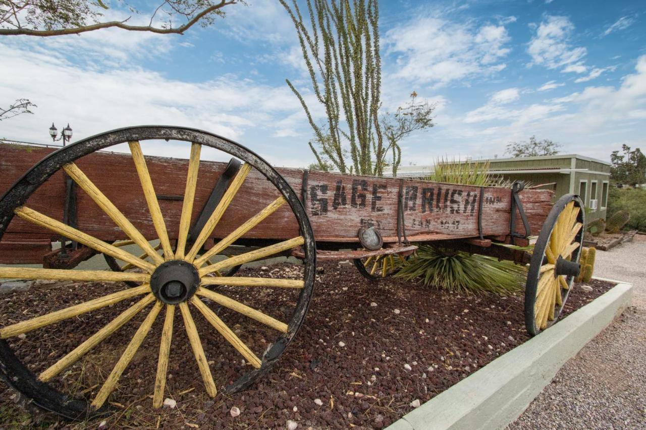 טומבסטון Sagebrush Inn מראה חיצוני תמונה Wagon at the entrance of the museum