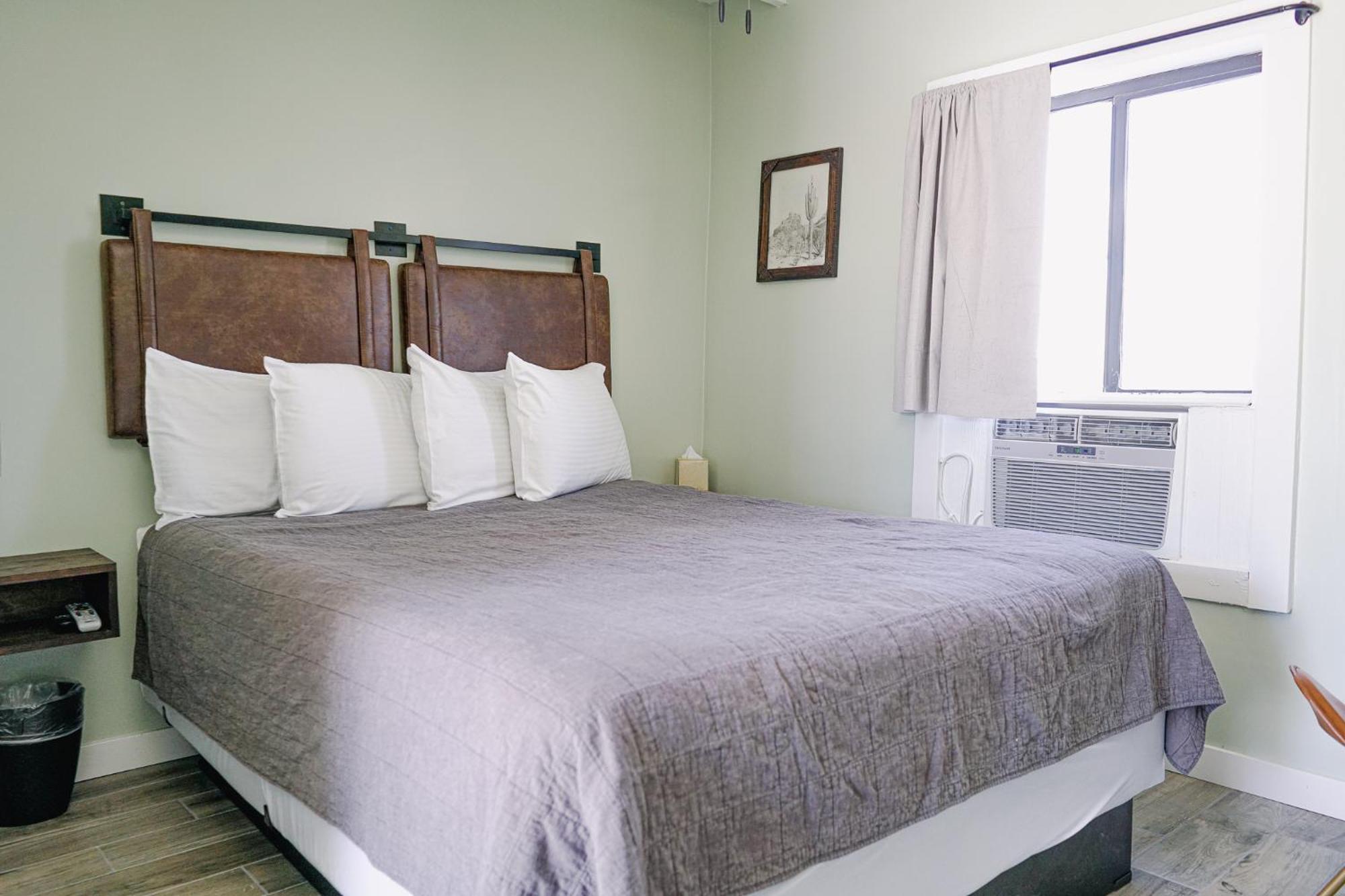 טומבסטון Sagebrush Inn חדר תמונה A room at the hotel