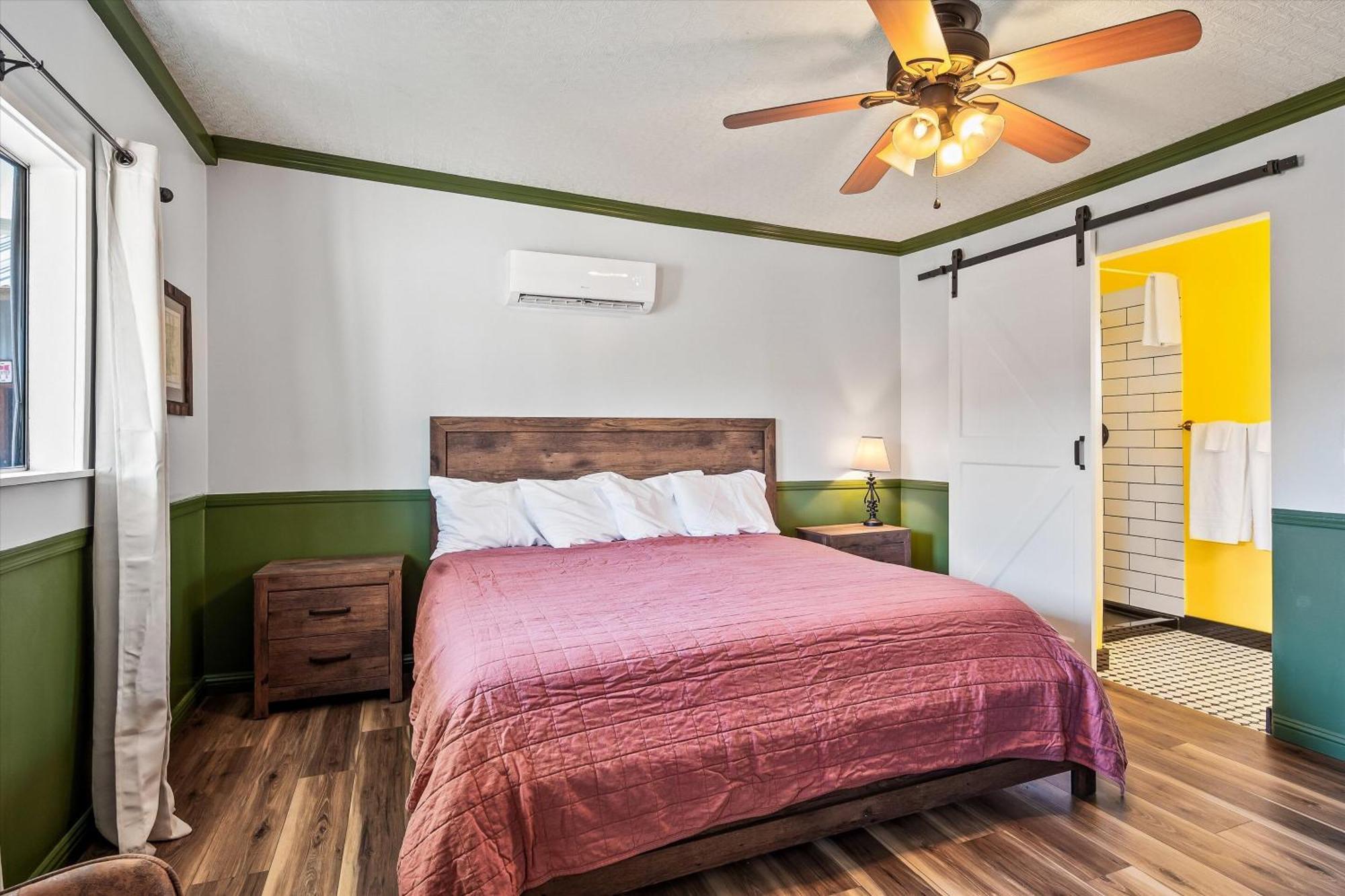 טומבסטון Sagebrush Inn חדר תמונה A bedroom at the hotel