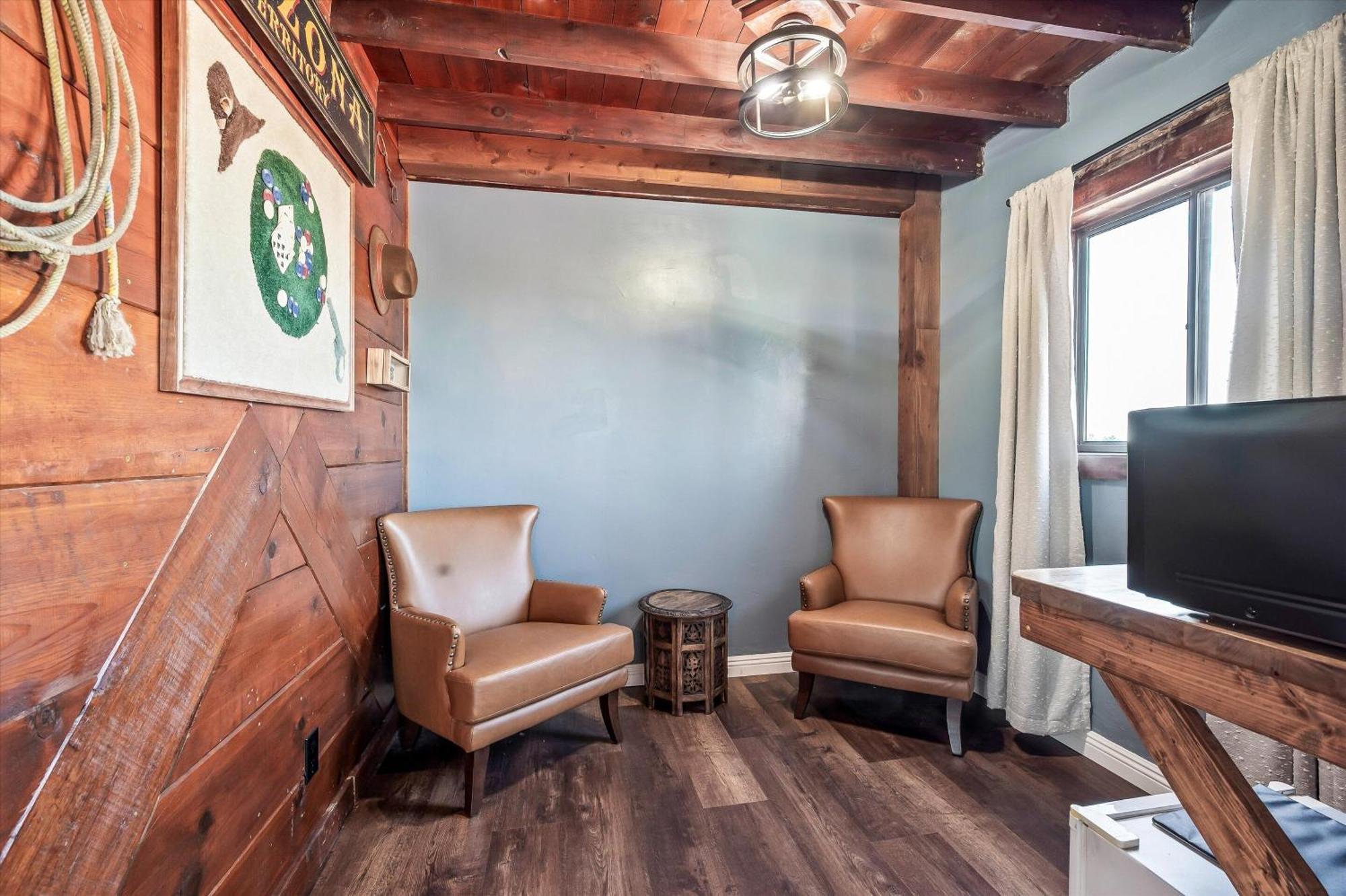 טומבסטון Sagebrush Inn חדר תמונה Interior of the 1890s house